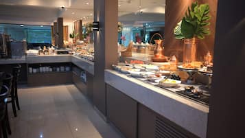 Free daily buffet breakfast