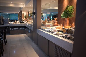 Free daily buffet breakfast