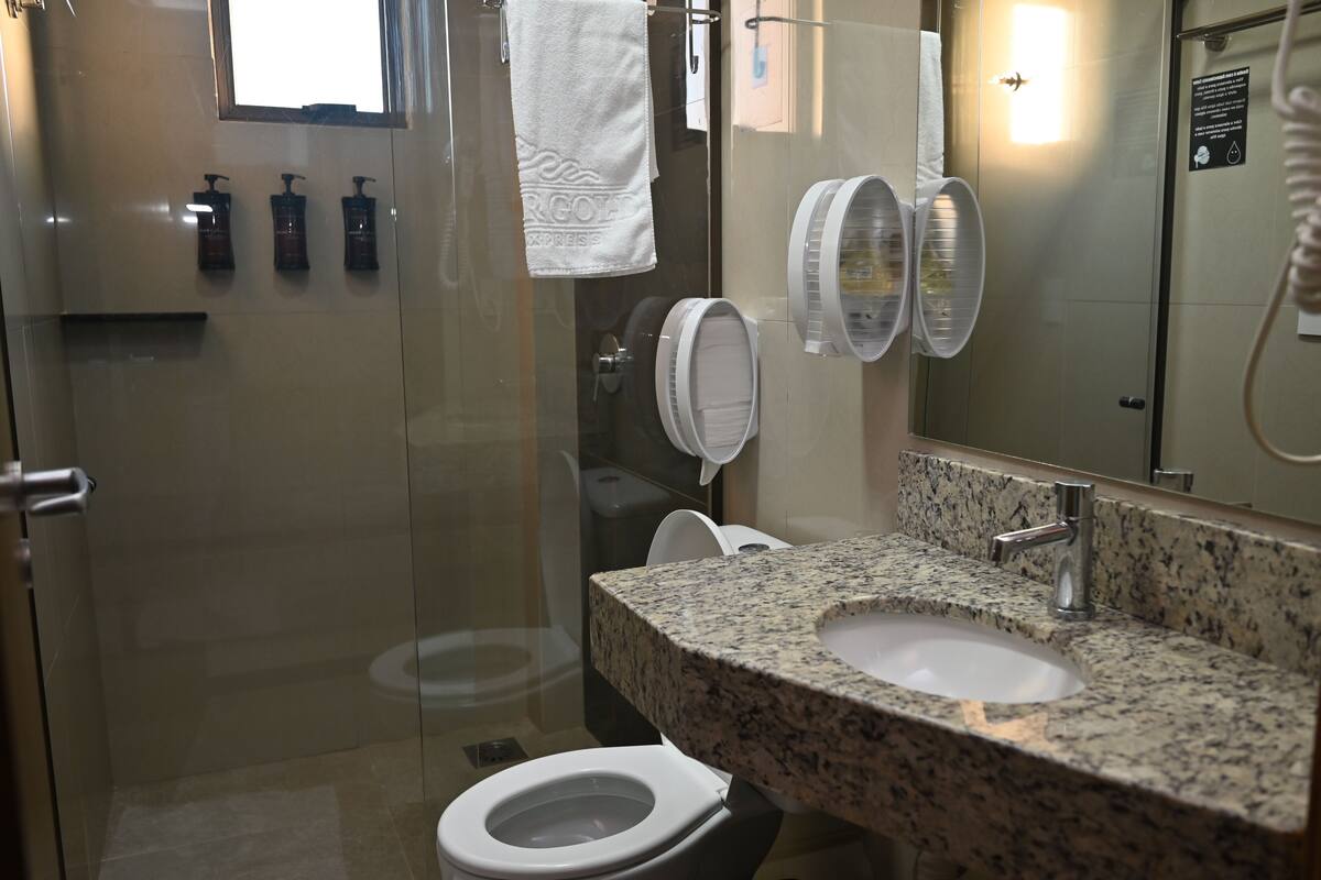 family triple room | bathroom | shower, free toiletries, towels