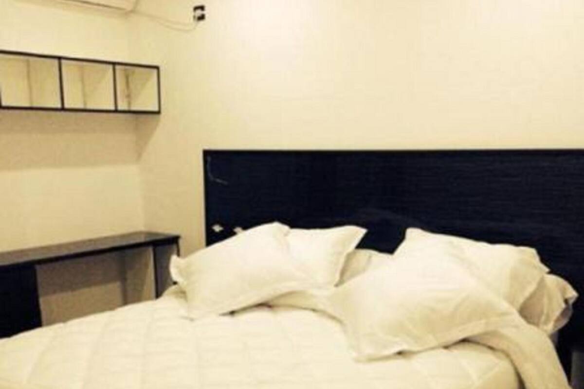 Minibar, meja kerja, tirai kedap cahaya, dan Wi-Fi gratis