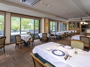 Frokost, lunsj og middag serveres