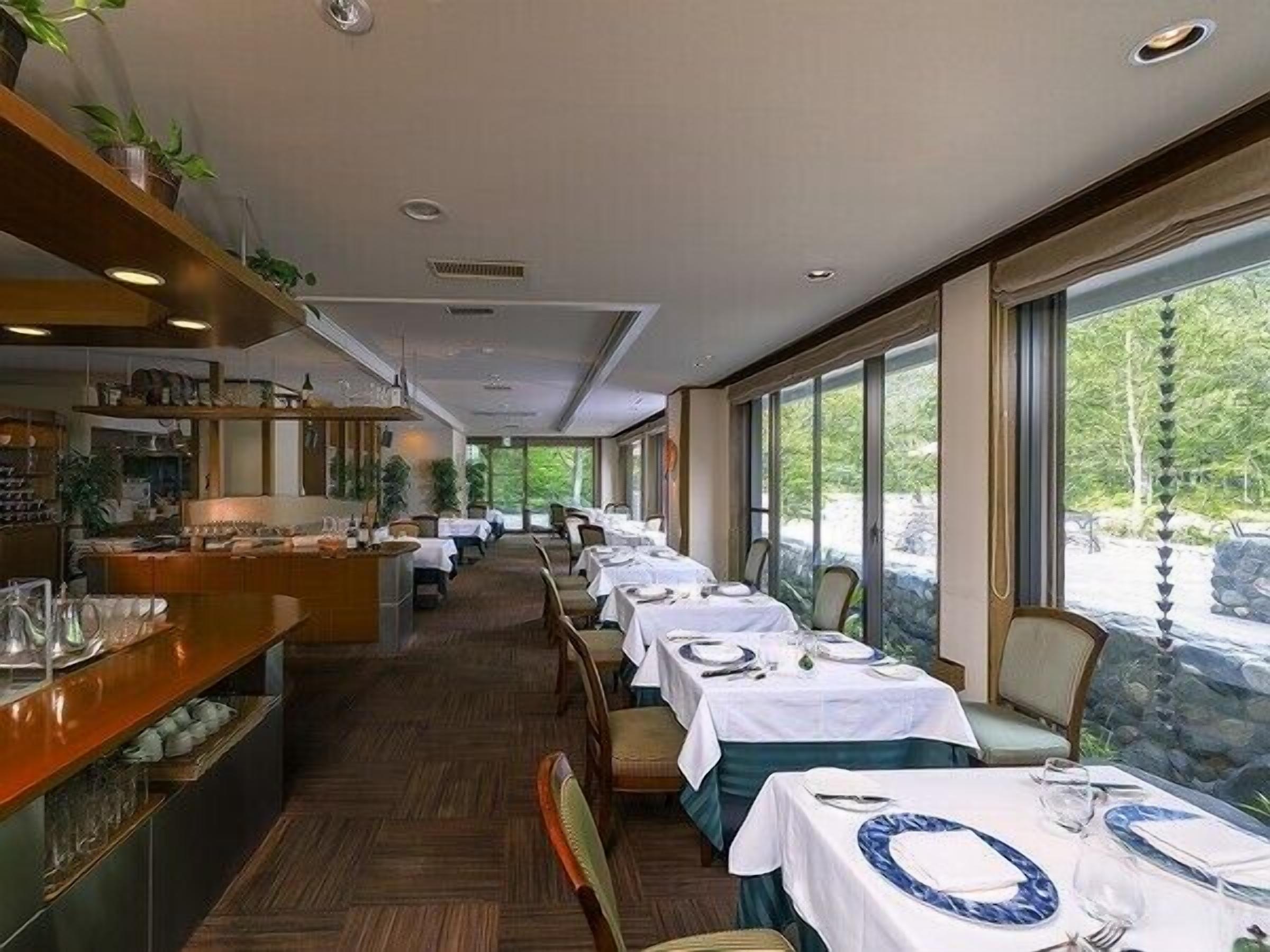 breakfast, lunch and dinner served