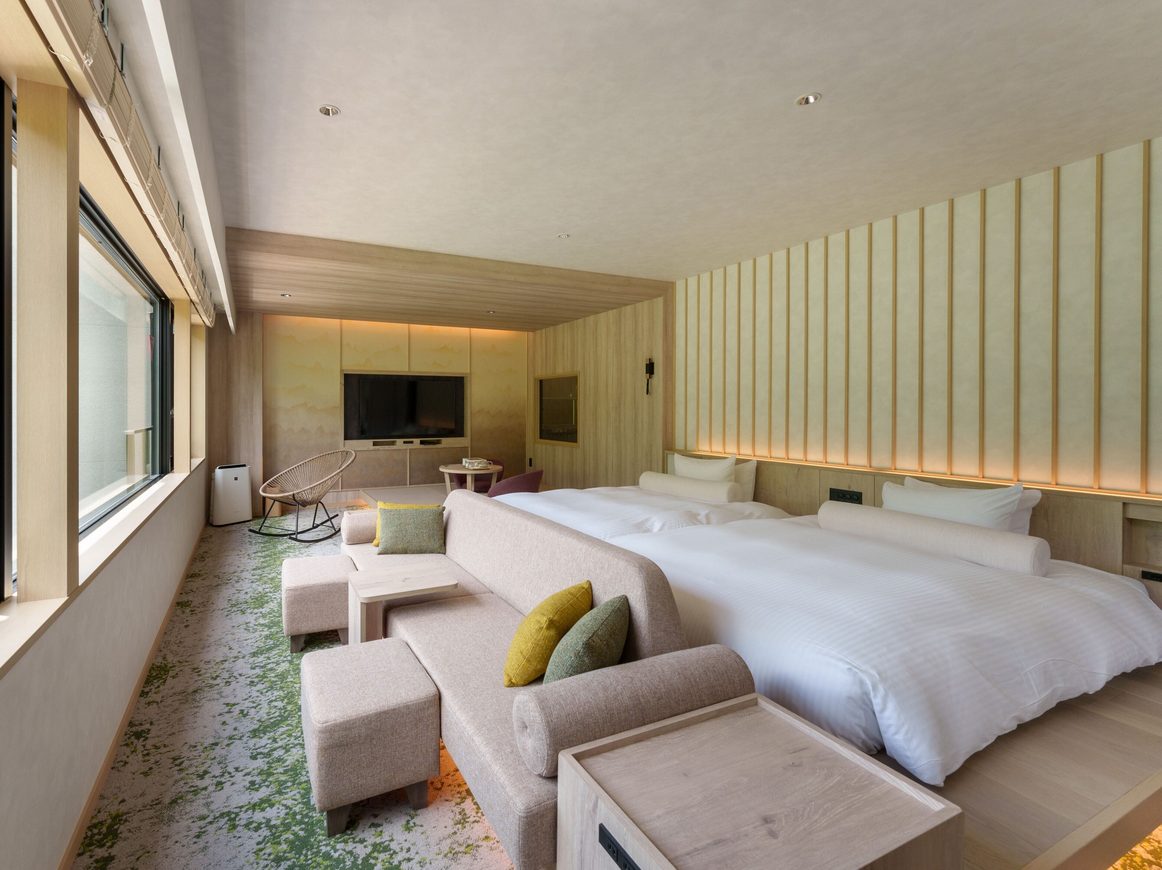 family quadruple room, non smoking, river view | down duvets, in-room safe, desk, free wifi