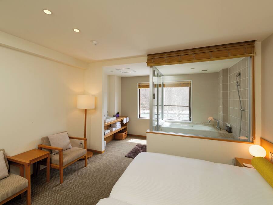 Down duvets, in-room safe, desk, free WiFi