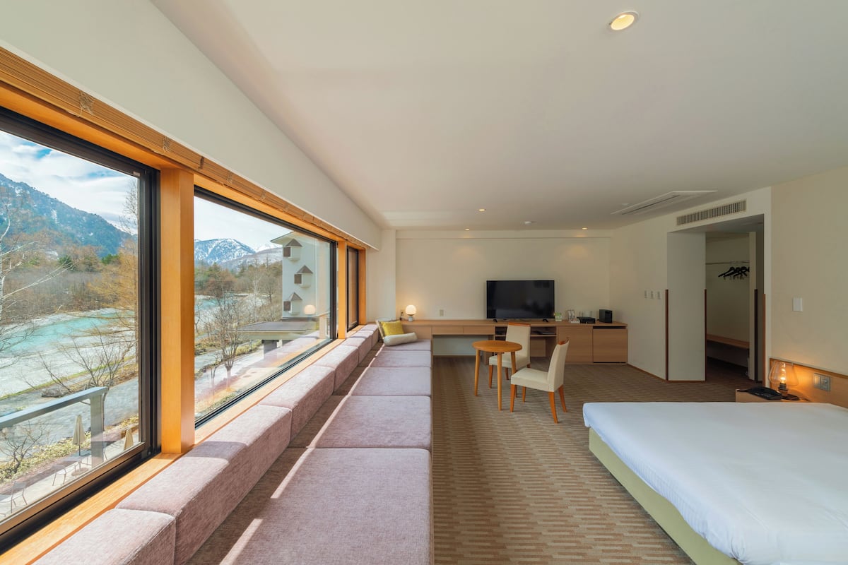 Tomannsrom – deluxe, ikke-røyk, elveutsikt | Dundyner, safe på rommet, skrivebord og wi-fi (inkludert)