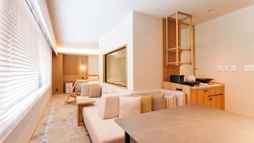 Deluxe Twin Room, Non Smoking, River View | Down comforters, in-room safe, desk, free WiFi