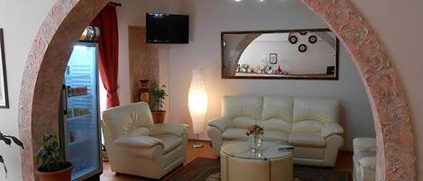 المنشأة من الداخل