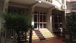 Unclassified image, 4 of 24, button - Hotel Palma (Tirana)