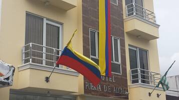 المنشأة من الخارج