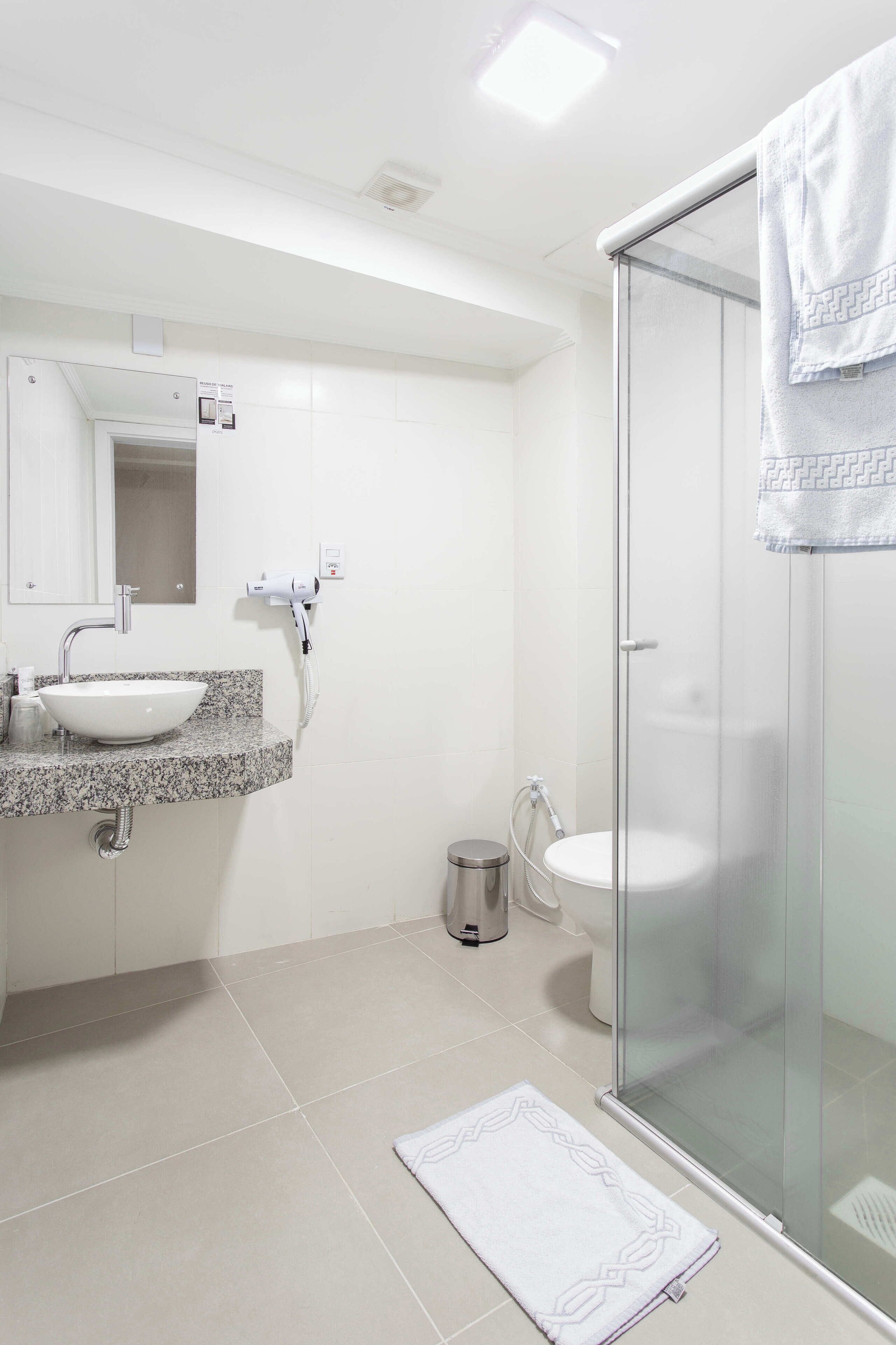 deluxe room | bathroom | shower, free toiletries, hair dryer, towels