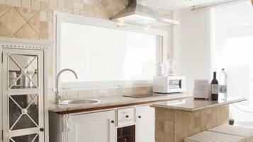 Geladeira, cooktop, torradeira