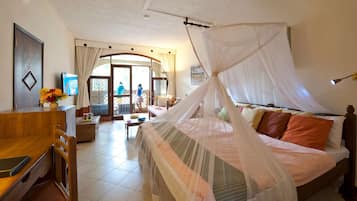 Hypo-allergenic bedding, in-room safe, iron/ironing board, free WiFi