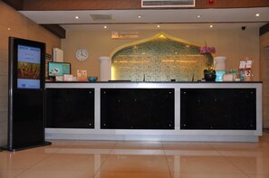 Lobby - Jinjiang Inn (Beijing Tian'anmen Square Hepingmen Subway Station) (Beijing)