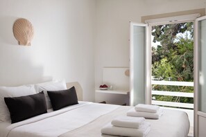 Superior Room | Minibar, in-room safe, bed sheets - Terra Maria (Mykonos)