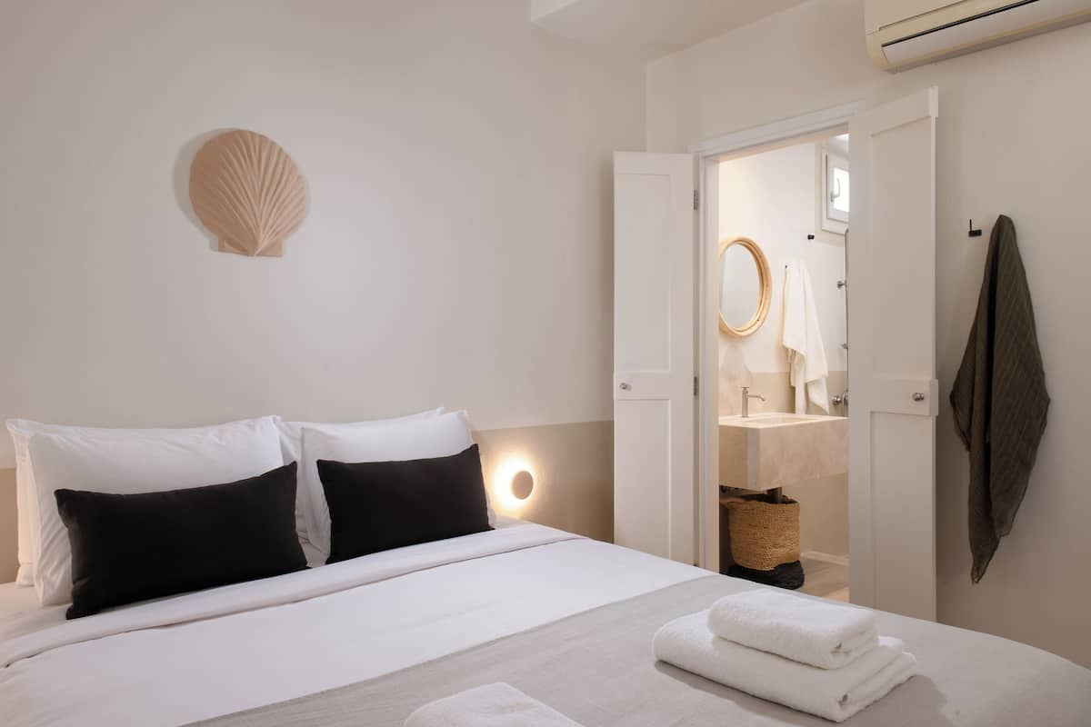 Habitación Premier | Minibar, caja de seguridad en la habitación y ropa de cama