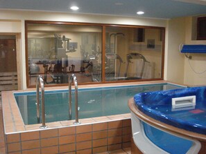 Sauna, hot tub, Turkish bath, body treatments, aromatherapy, body scrubs