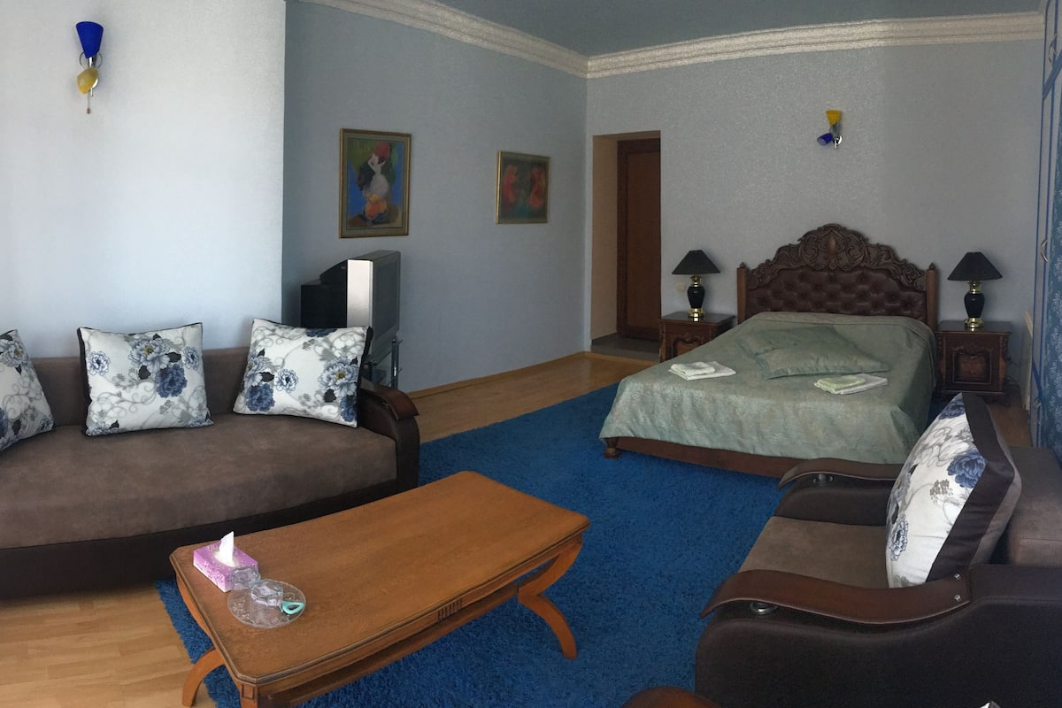 Junior suite, balkon, uitzicht op bergen | Luxe beddengoed, een kluis op de kamer, individueel gemeubileerd