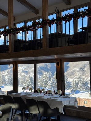 2 restaurants; lunch, dinner and brunch served  - Casanova Inn (Dilijan)