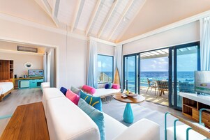 Water Suite with Pool | 埃及棉床单、高档床上用品、泰普尔床垫、迷你吧（备有免费物品）