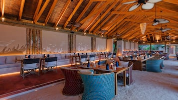 3 restaurants, breakfast, lunch, dinner served; international cuisine