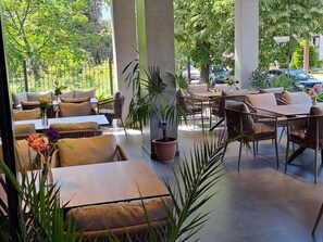 Khu ẩm thực ngoài trời