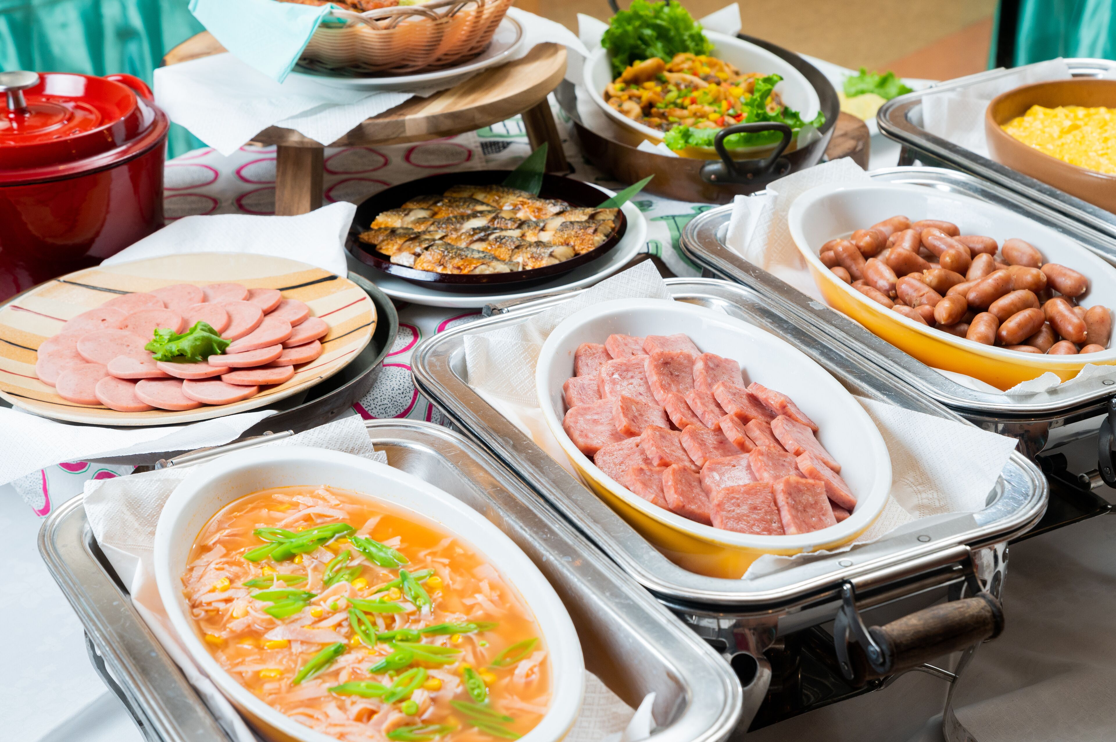 每日供应自助式早餐（每人 JPY 2057）