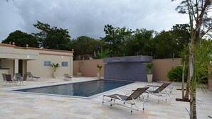 Kolam renang outdoor