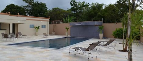 Piscina com cascata