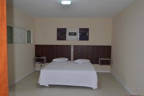 Kamer | Een minibar, gratis wifi, beddengoed, rolstoeltoegang