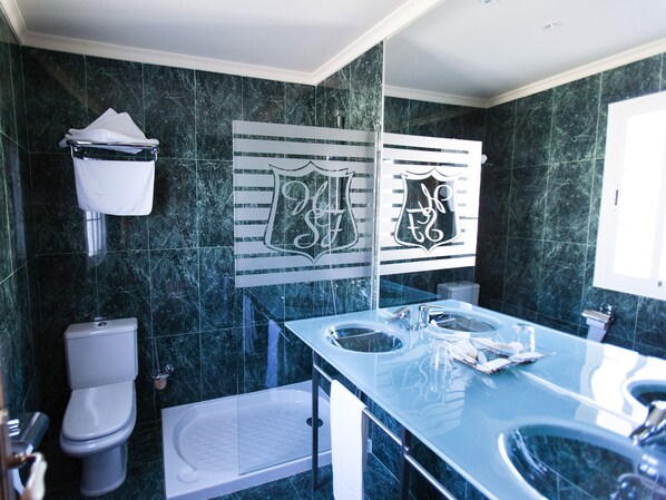 Bureau, rideaux occultants, lits pliants/supplémentaires, Wi-Fi gratuit