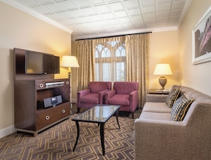 Standard Studio Suite, Kitchenette | Living area - WorldMark Seattle - The Camlin (Seattle)