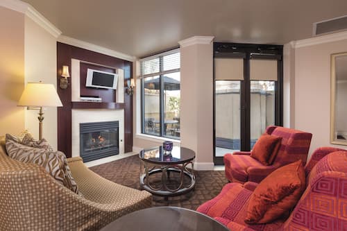 Standard Condo, 1 Bedroom, Kitchenette | Living area