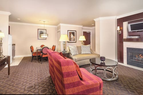 Condo Standard, 1 chambre, cuisinette | Aire de séjour | Téléviseur