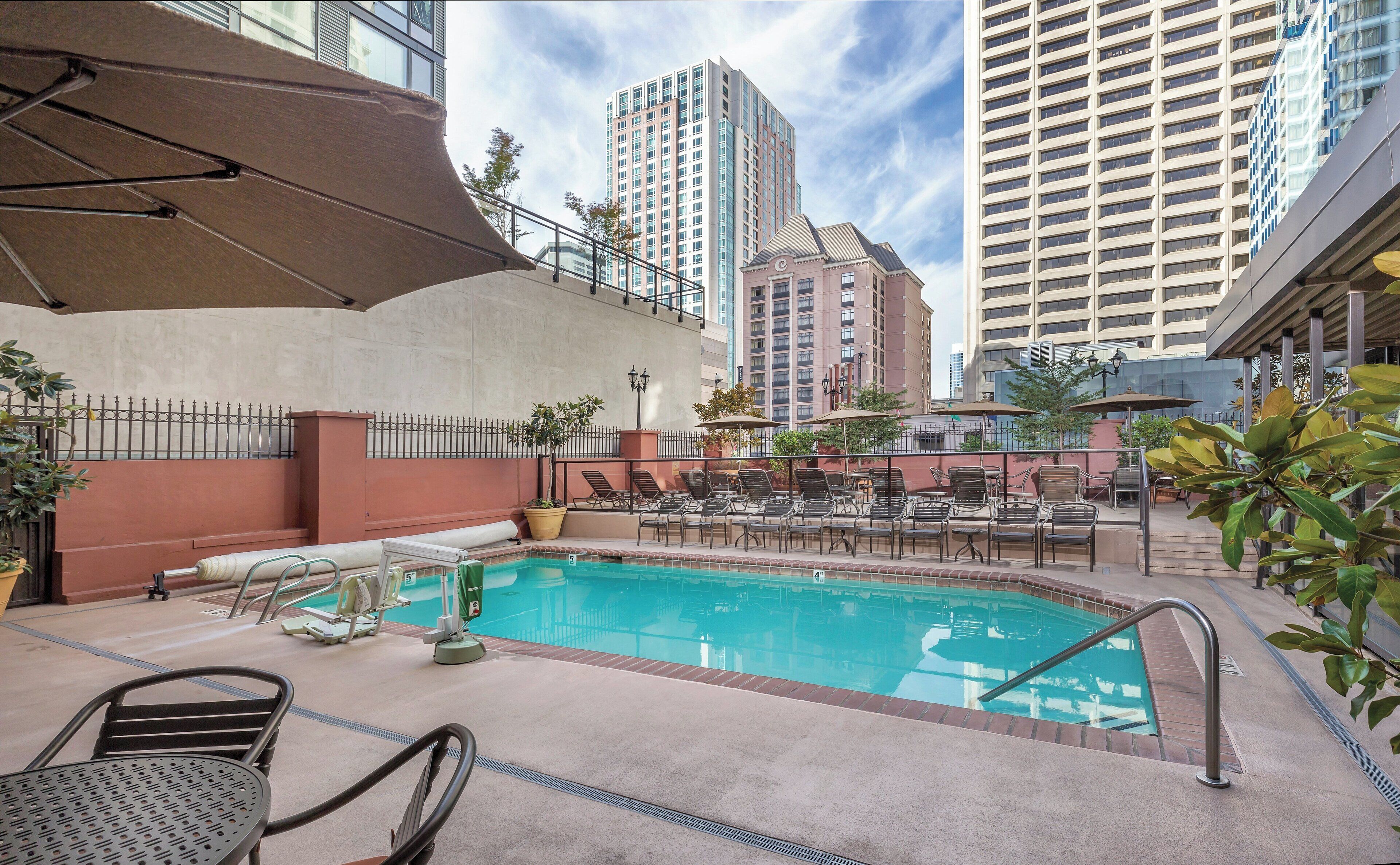 Kolam renang outdoor