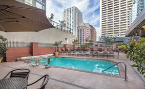 Outdoor pool - WorldMark Seattle - The Camlin (Seattle)