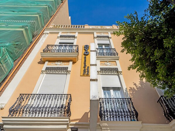 Front of property - Luxury Apartments Puerto Valencia (Valencia)