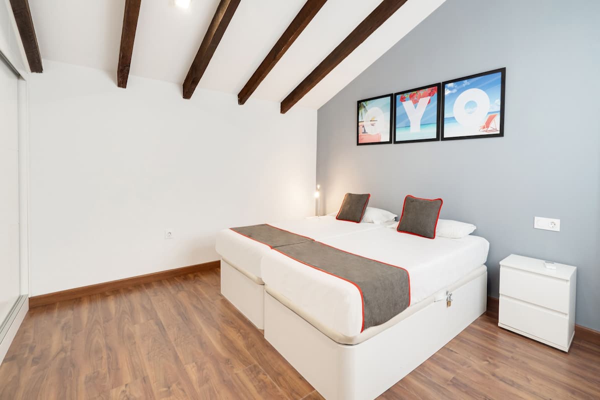 Duplex luxo | Roupas de cama premium, espaço de trabalho para notebook