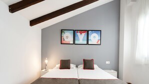 Deluxe Duplex | Premium bedding, laptop workspace, blackout curtains, soundproofing - Luxury Apartments Puerto Valencia (Valencia)
