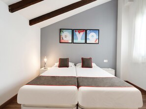 Deluxe Duplex | Premium bedding, individually decorated, individually furnished - Luxury Apartments Puerto Valencia (Valencia)