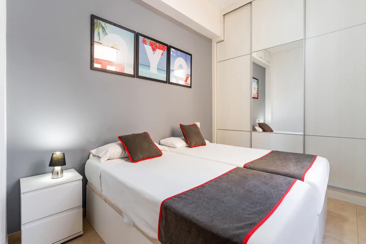 Apartamento, 2 quartos | Roupas de cama premium, espaço de trabalho para notebook