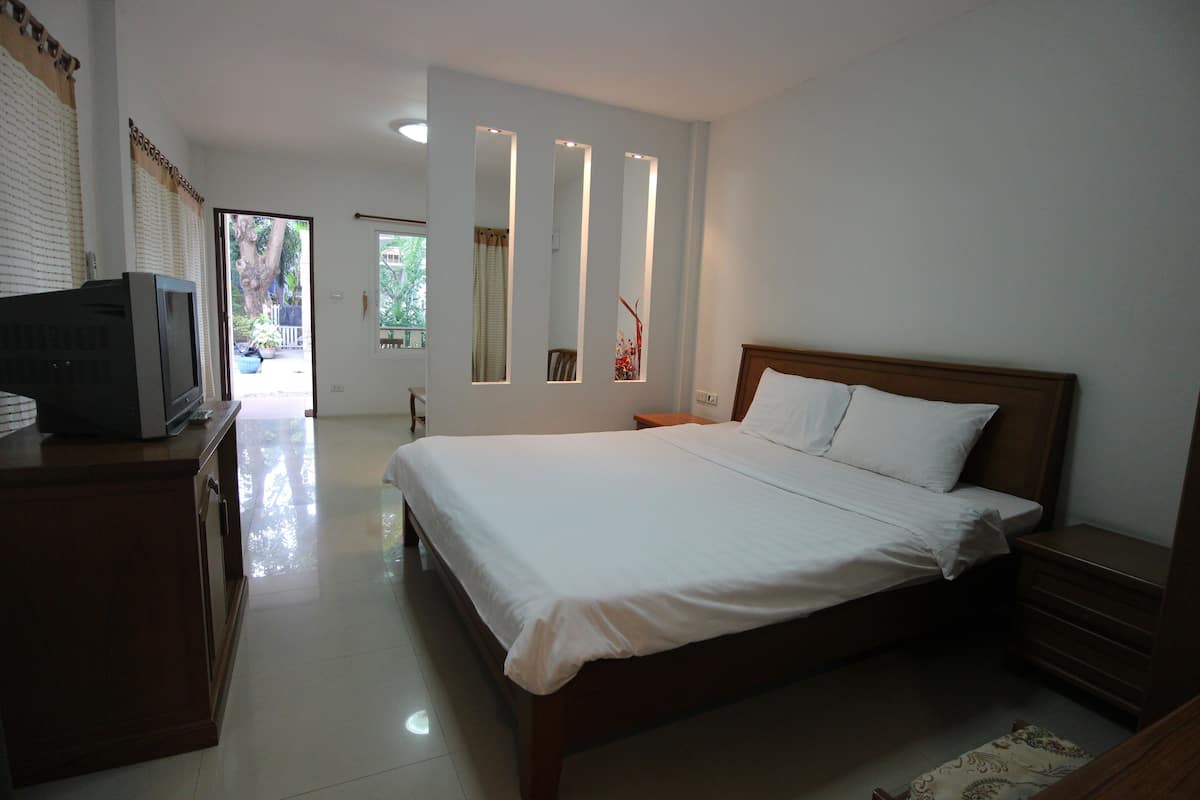 Standard Double Room | Desk, WiFi (free)