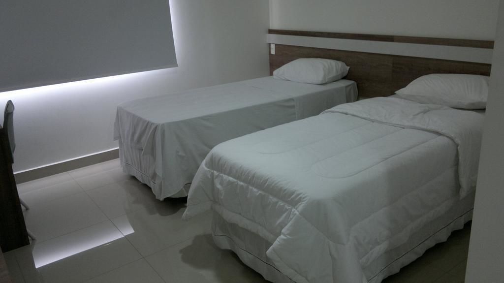 deluxe twin room, 1 double or 2 single beds | 1 bedroom, minibar, individually furnished, desk