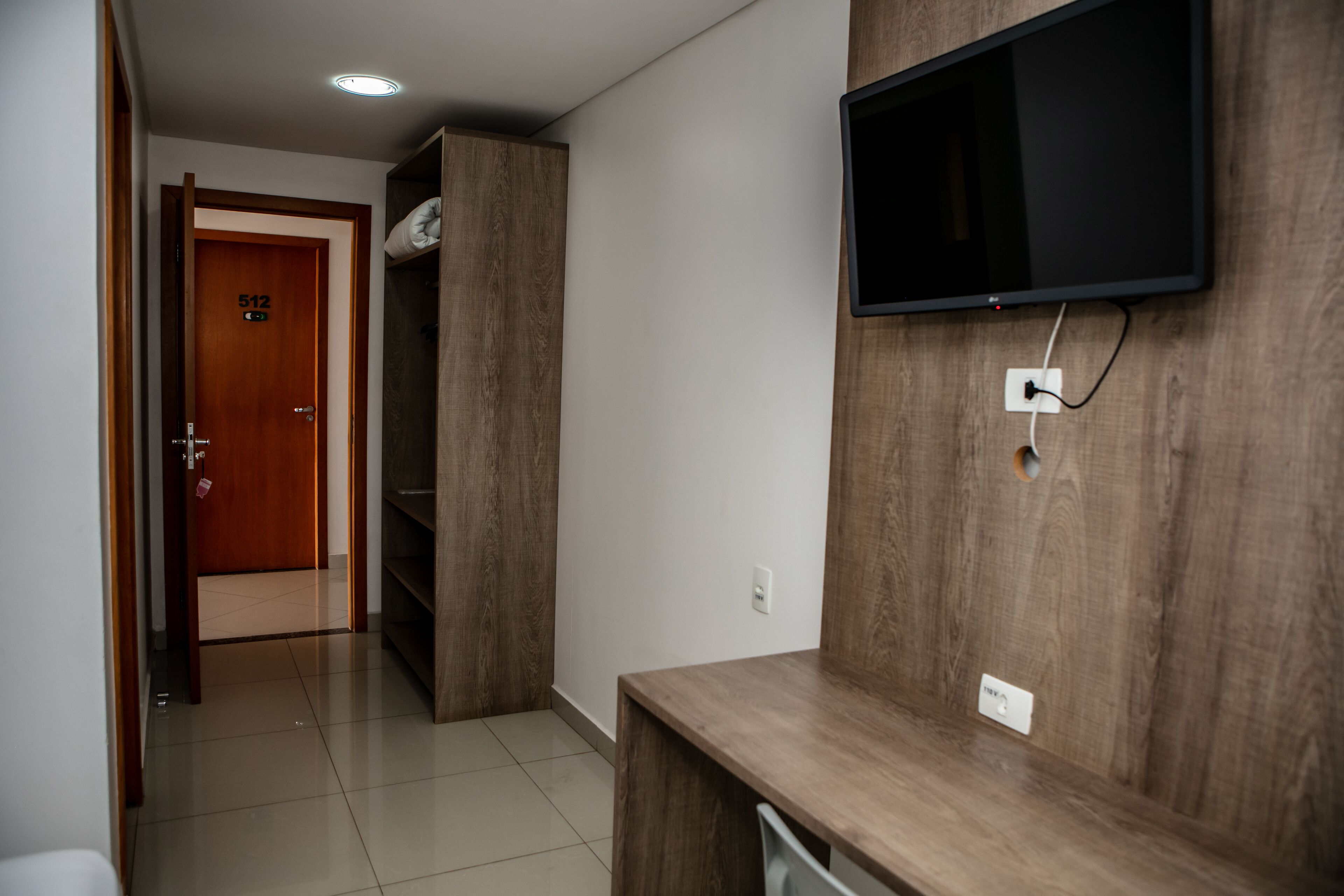deluxe single room | 1 bedroom, minibar, individually furnished, desk
