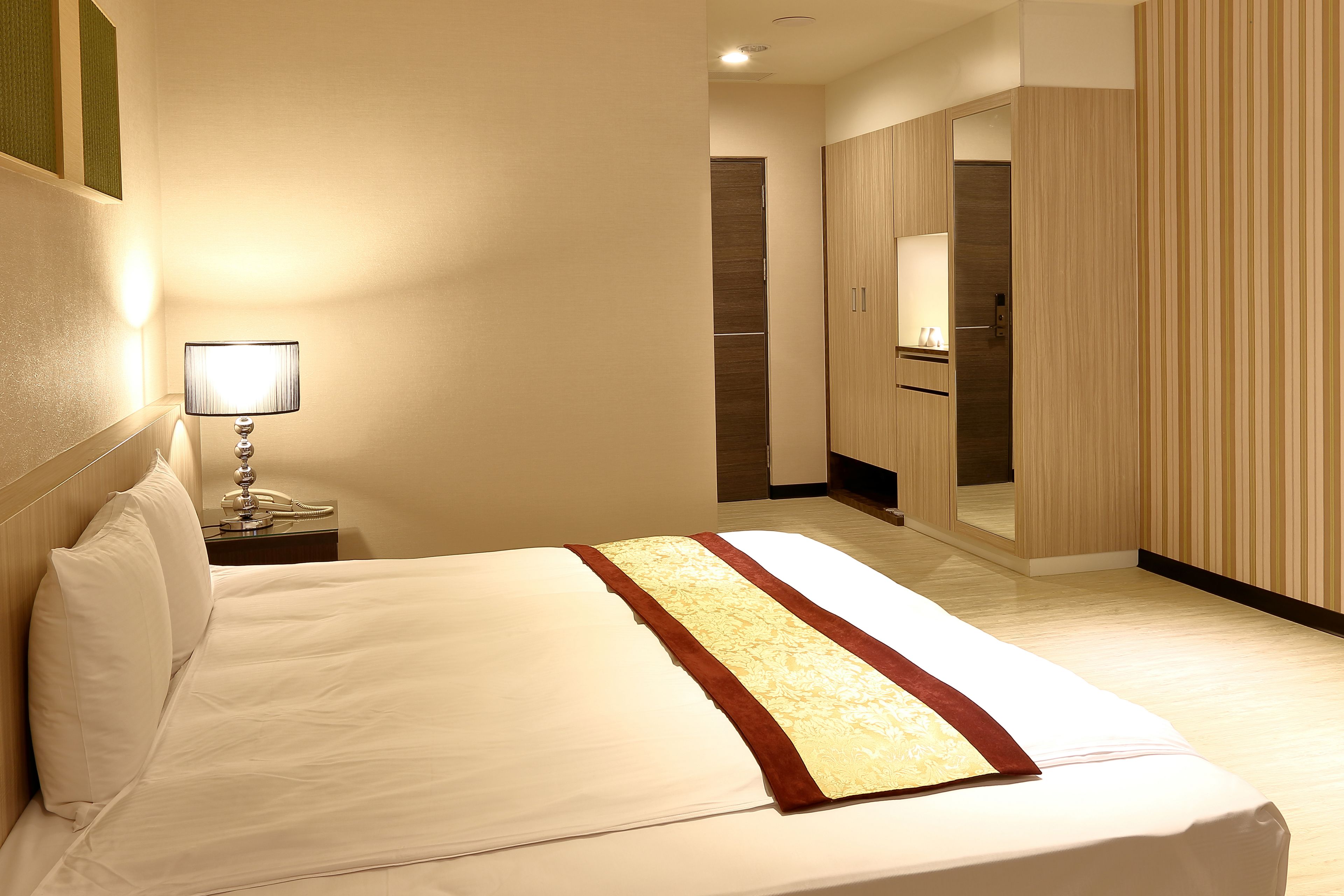 double room | desk, blackout curtains, soundproofing, free wifi