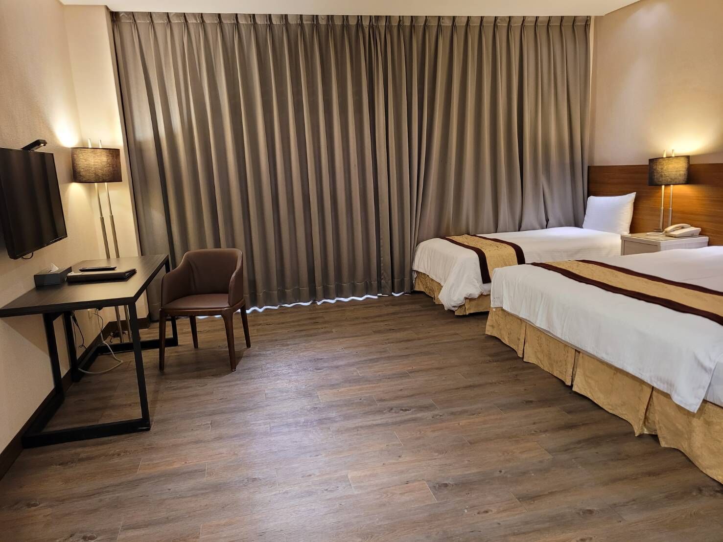 standard triple room | desk, blackout curtains, soundproofing, free wifi