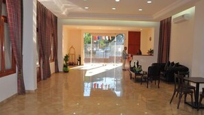 Lobby - Lagace Hotel (Zouk Mosbeh)