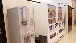 A vending machine with a water dispenser and a beverage vending machine in a hotel corridor. - Toyoko Inn Yokohama Shinkoyasu Ekimae (Yokohama)
