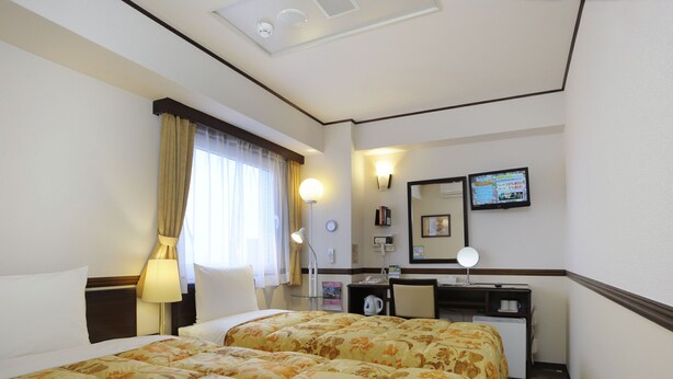 A hotel room with two beds, a desk, a chair, a TV, and a window with curtains. - Toyoko Inn Yokohama Shinkoyasu Ekimae (Yokohama)