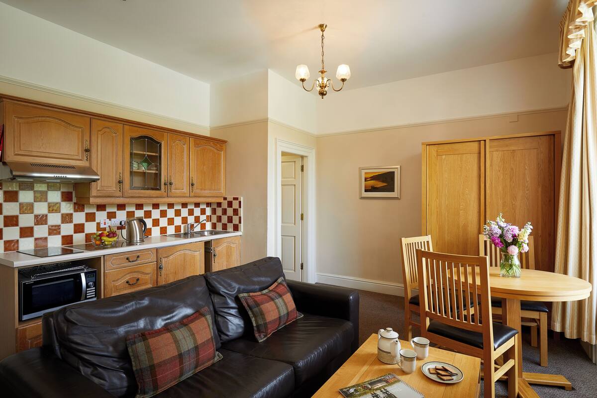 تلفزيون بشاشة مسطحة