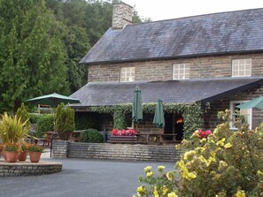 Bar (on property) - Macdonald Plas Talgarth Holiday Resort (Machynlleth)